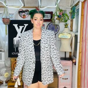 Black and White Sport Coat with Geometric Pattern